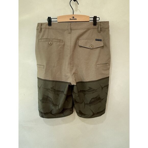 Huk Fishing Shorts Mens Large Performance Outdoor Stretch 34 Fish Beige Green - Picture 2 of 5